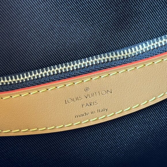 Louis Vuitton Monogram Diane PM M46049 Shoulder Bag - Picture 8 of 9